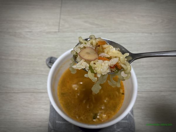 팔도 일품 해물라면 2022년 5월 국물에 밥 말아 먹기