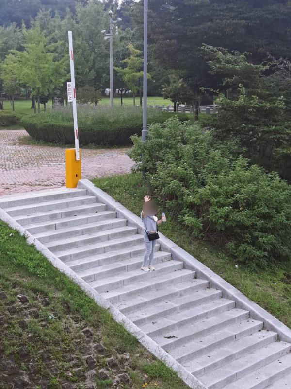 의암공원 계단 내려서다