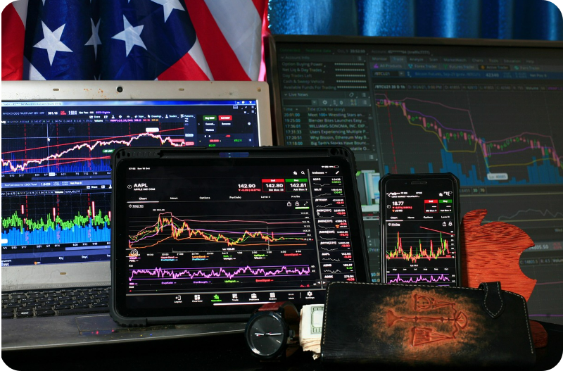 미국국기 주가차트화면 노트북 휴대폰