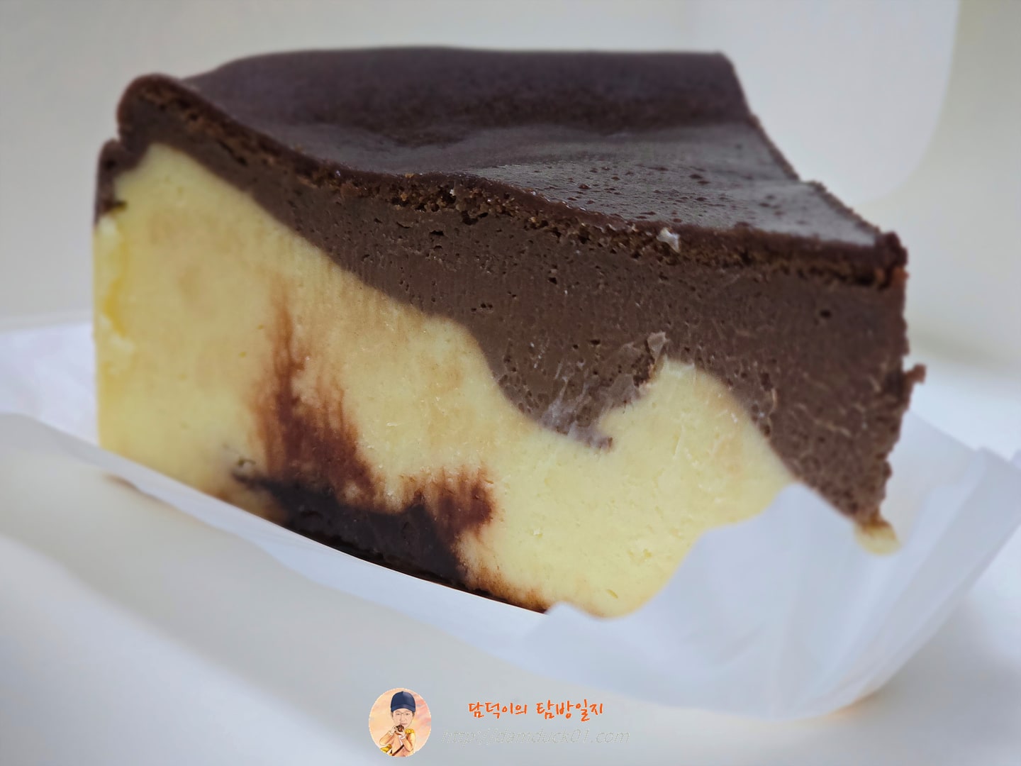 스타벅스 바스크 초코 치즈 케이크