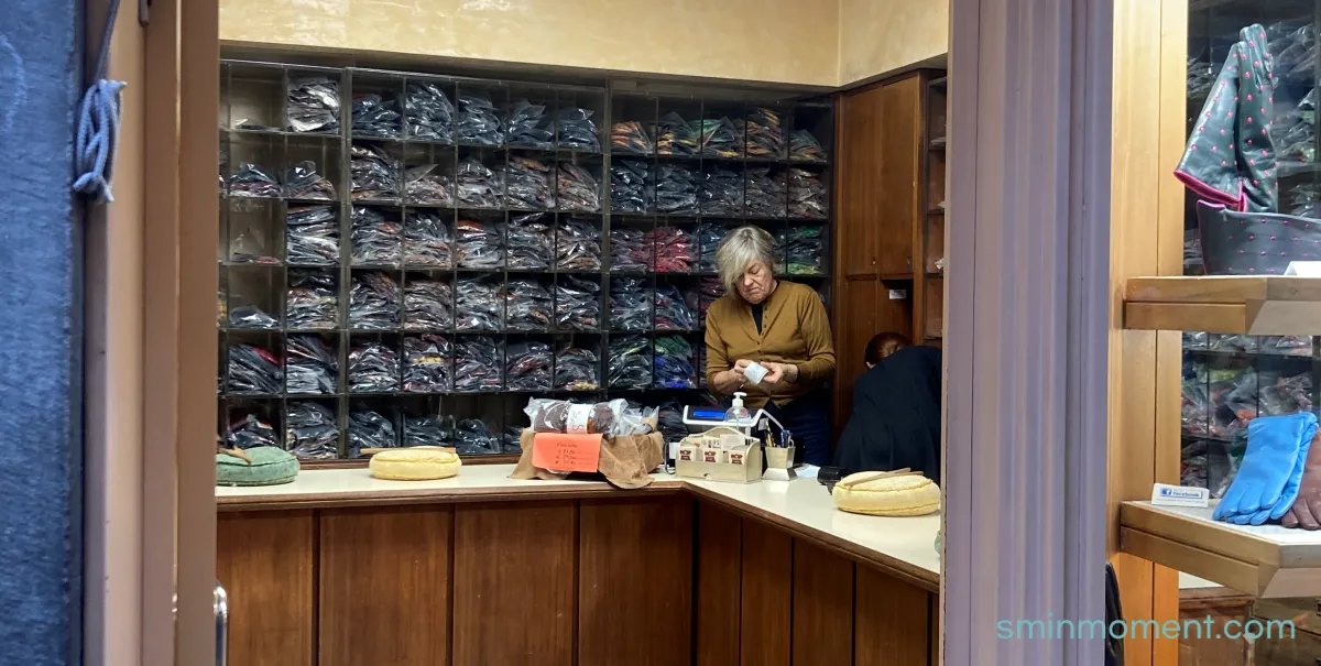 이탈리아-피렌체-마도바-가죽장갑-상점-내부