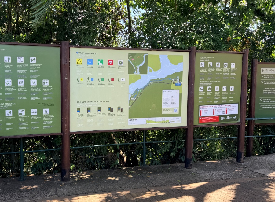 "브라질 이과수 Trilha das Cataratas 메인 트레일 입구 안내판과 코스 지도" (출처 : 남미고)