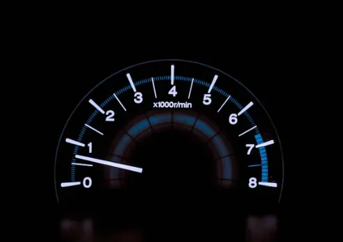 자동차 속도 계기판