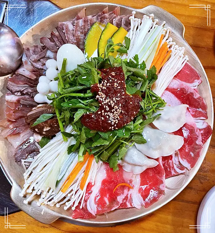 생방송오늘저녁 차돌 어복쟁반 연 매출 6억 65년 전통 비법 노포 밀면 손만두 송파구 방이동 맛집 추천