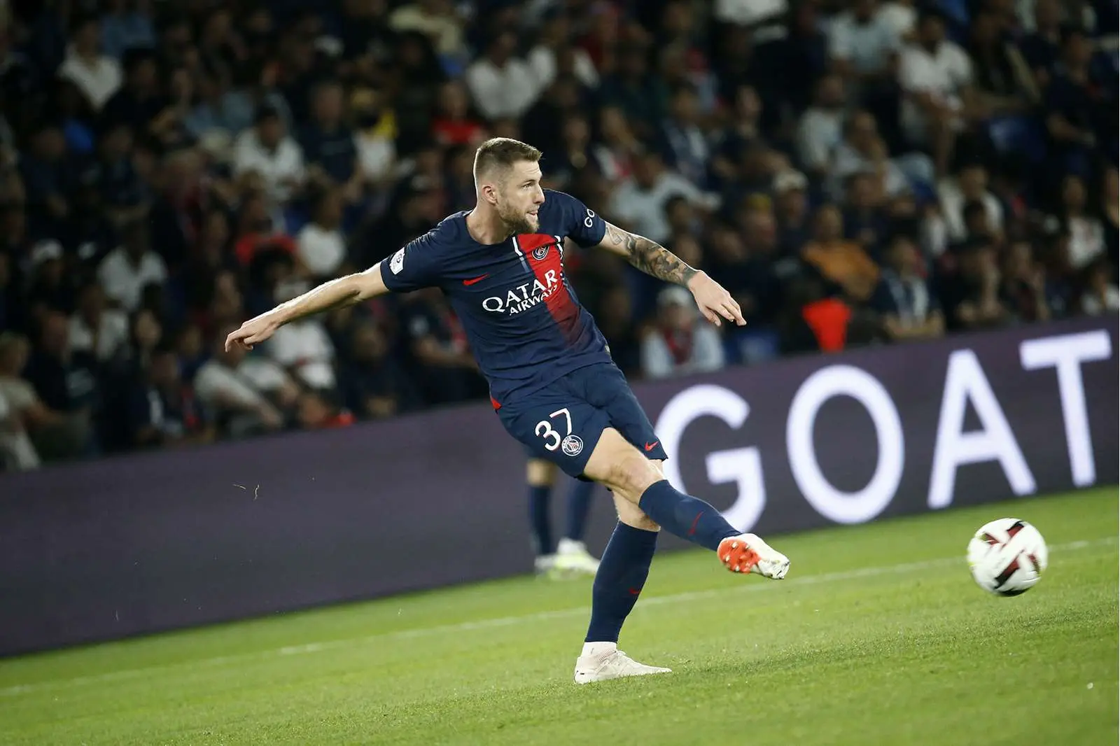 파리 생제르맹 실시간 중계에서 경기를 뛰고 있는 선수 모습이다.