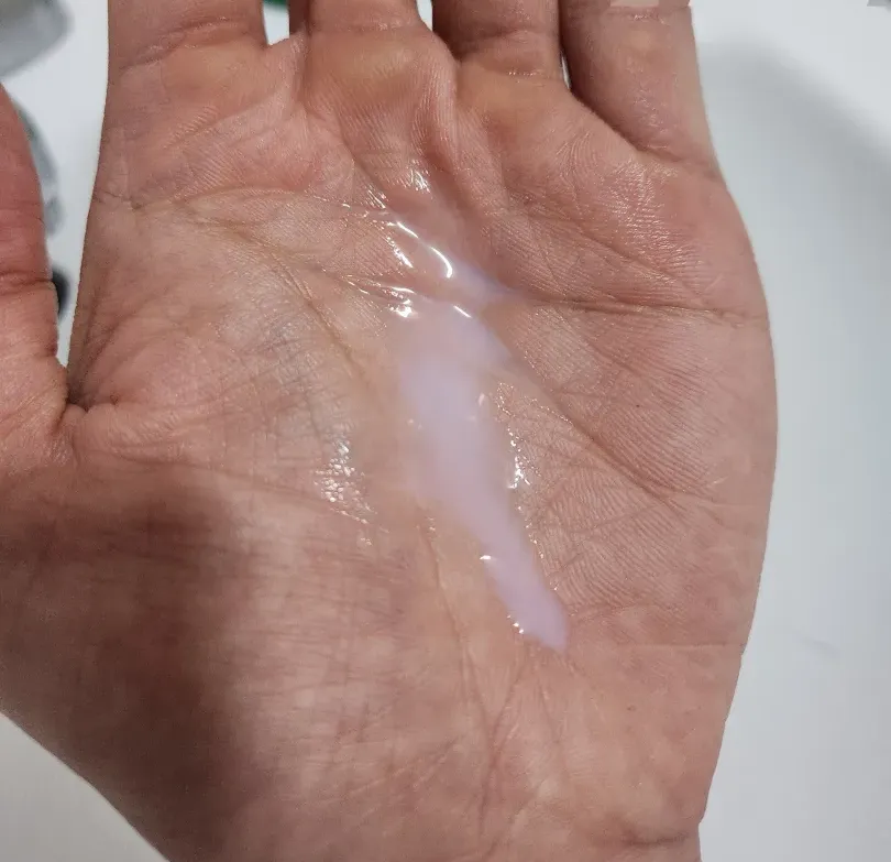 손바닥-위-수분크림