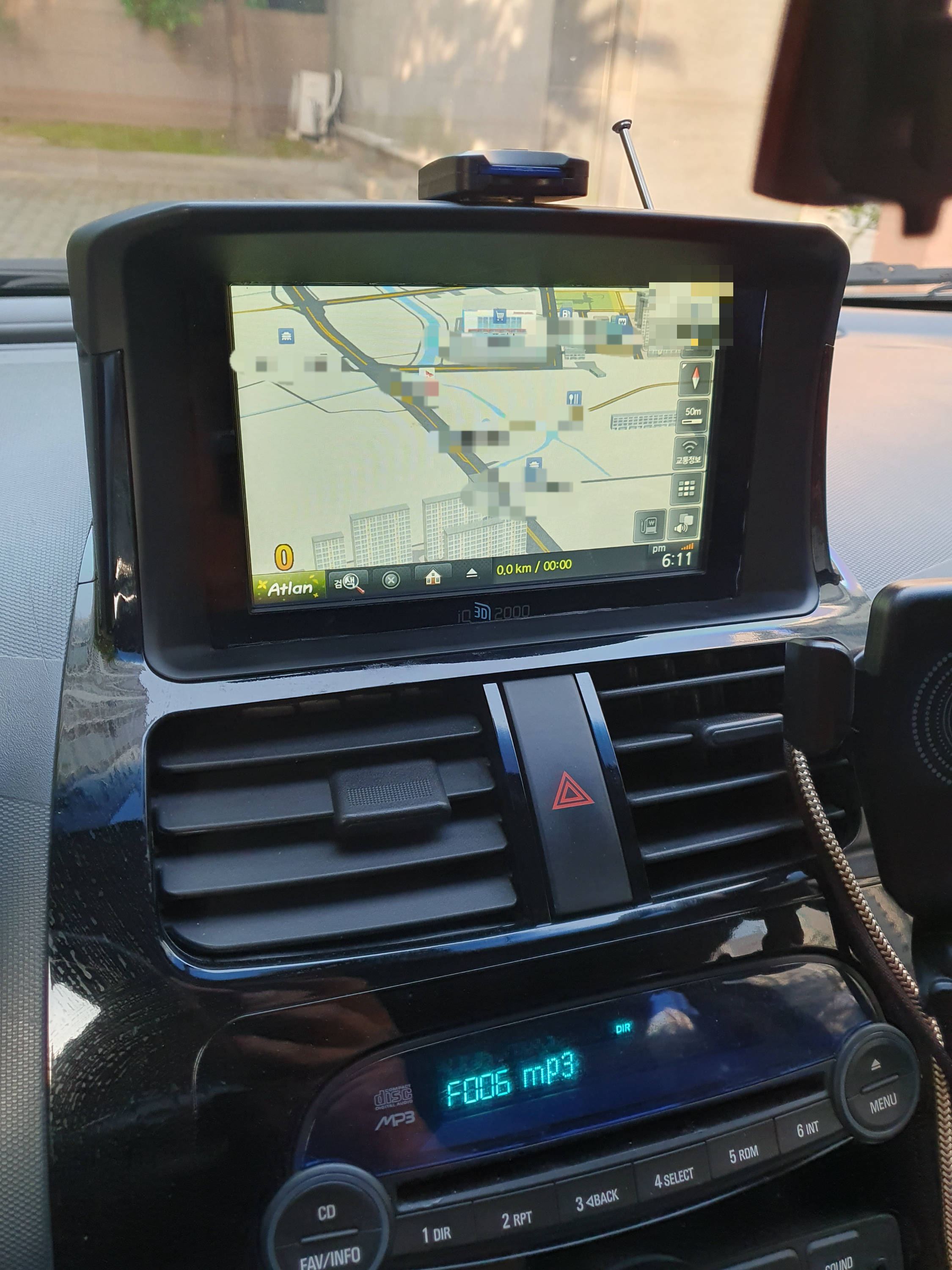 확실히 네비의 성능이 좋아 부팅도 빠르고, 안테나가 튀어나와서 GPS 인식률도 엄청나게 빠름!! 아주 만족스러움 ^^