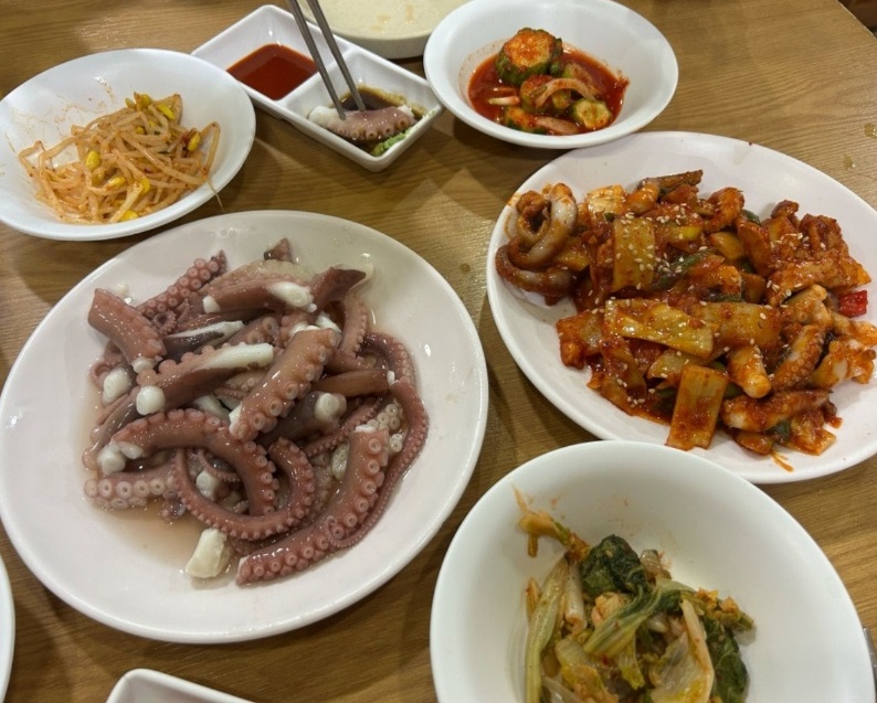 -쭈꾸미불백-고향식당-최고령셰프