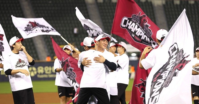 “LG 트윈스, 팬들이 기다리던 순간! 가을야구 티켓 확보 완료”