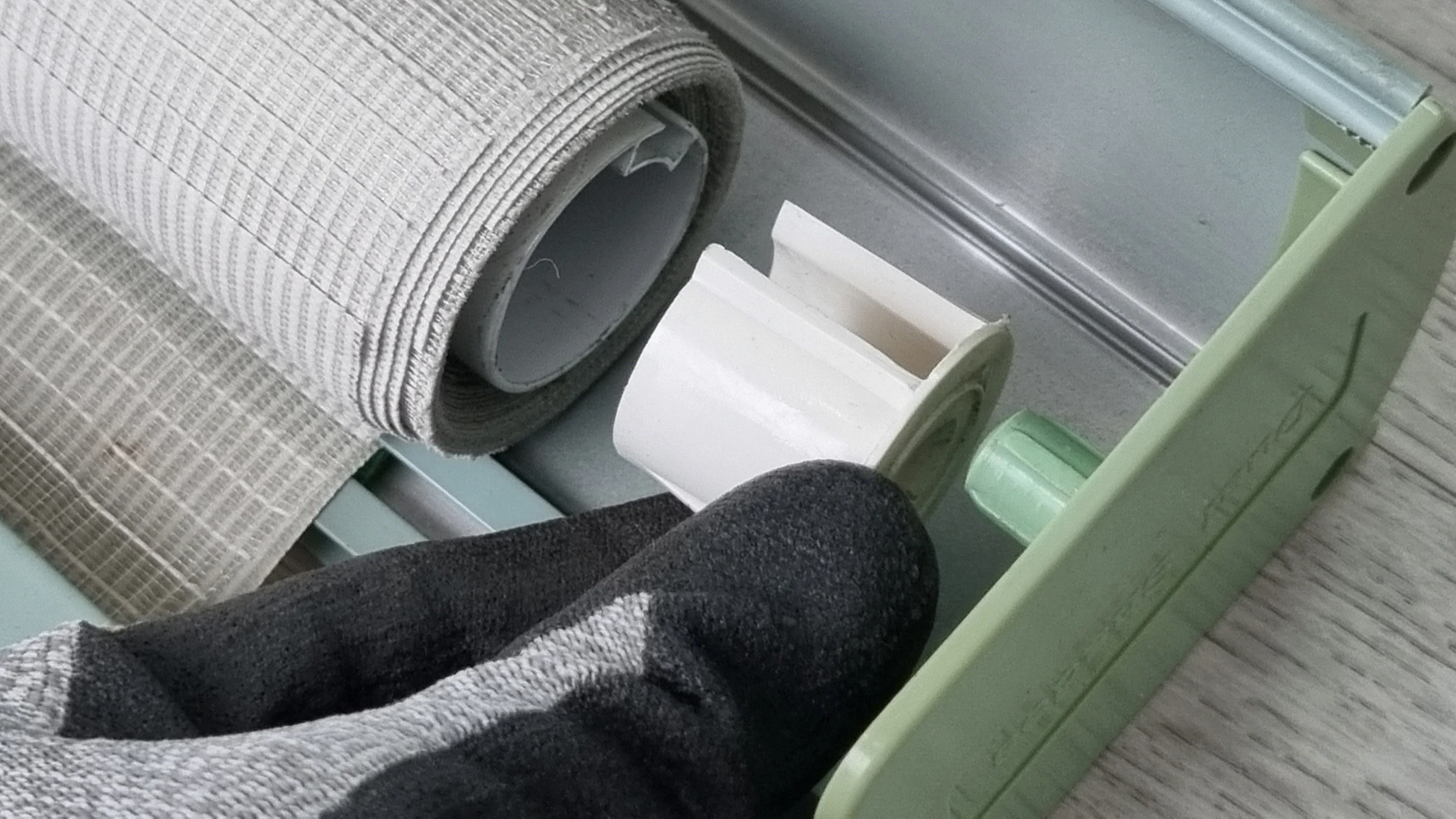 블라인드 봉 마감 부품 뺀 모습