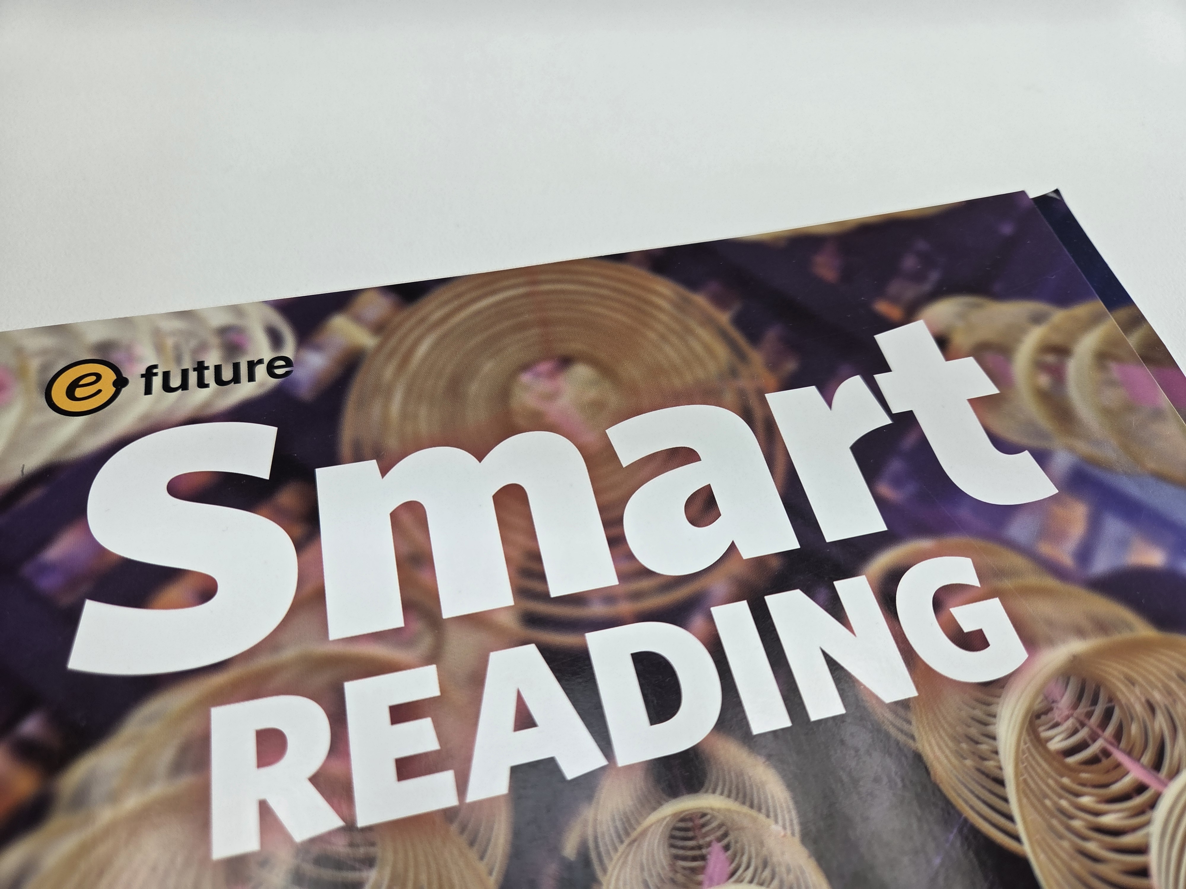 Smart Reading의 표지예요. 폰트도 괜찮죠