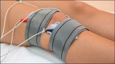 치료를 받고 있는 무릎 관절