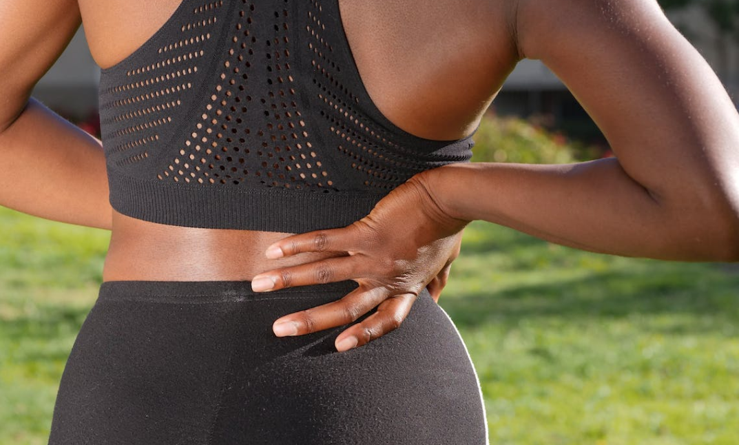 급성 요추염좌는 주로 갑작스러운 운동이나 움직임으로 인해 발생한다