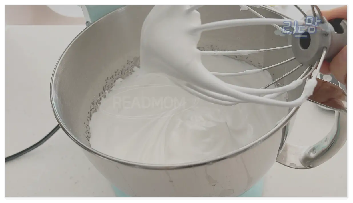 머랭쿠키-거품-1차-하얀색-거품기-스텐볼