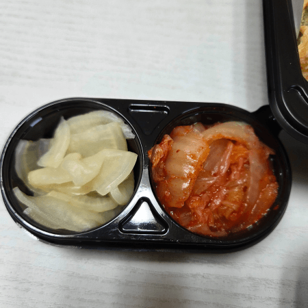 일심텐동 서경대점 밑반찬(단무지, 김치)