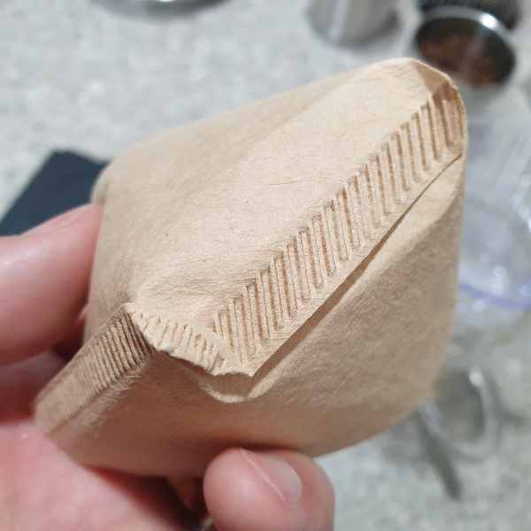 메리타 드리퍼로 온도계 및 저울 없이 아이스 커피 추출하기 with 다이소 드립포트_필터 접기