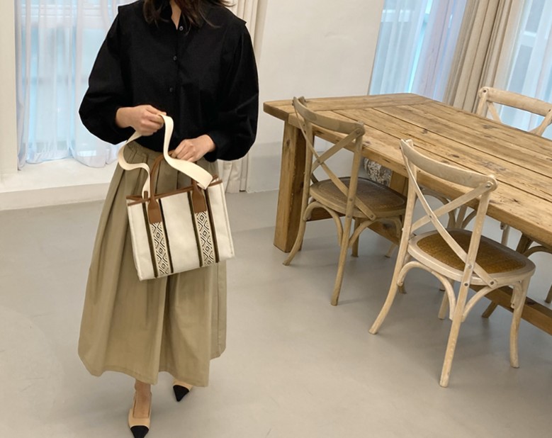 퍼프소매 뒷셔링 코튼셔츠