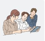 세사람이 이야기하는 모습