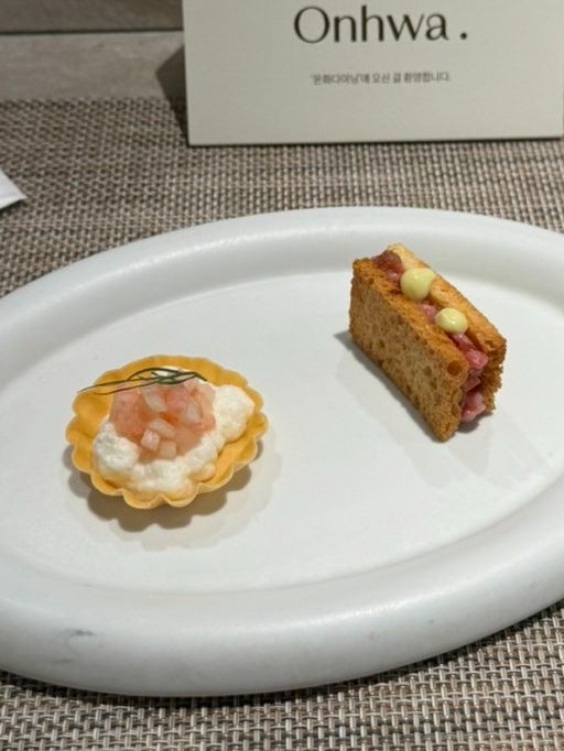 복숭아 타르트와 육회 애피타이저