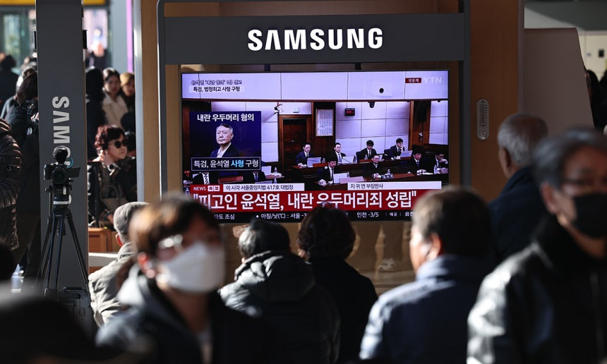 윤석열무기징역 / 윤석열1심선고 / 12&middot;3 비상계엄 사태 / 내란우두머리 / 서울중앙지법 판결 / 김용현징역 30년 / 국회봉쇄 / 군투입내란 / 정치뉴스속보