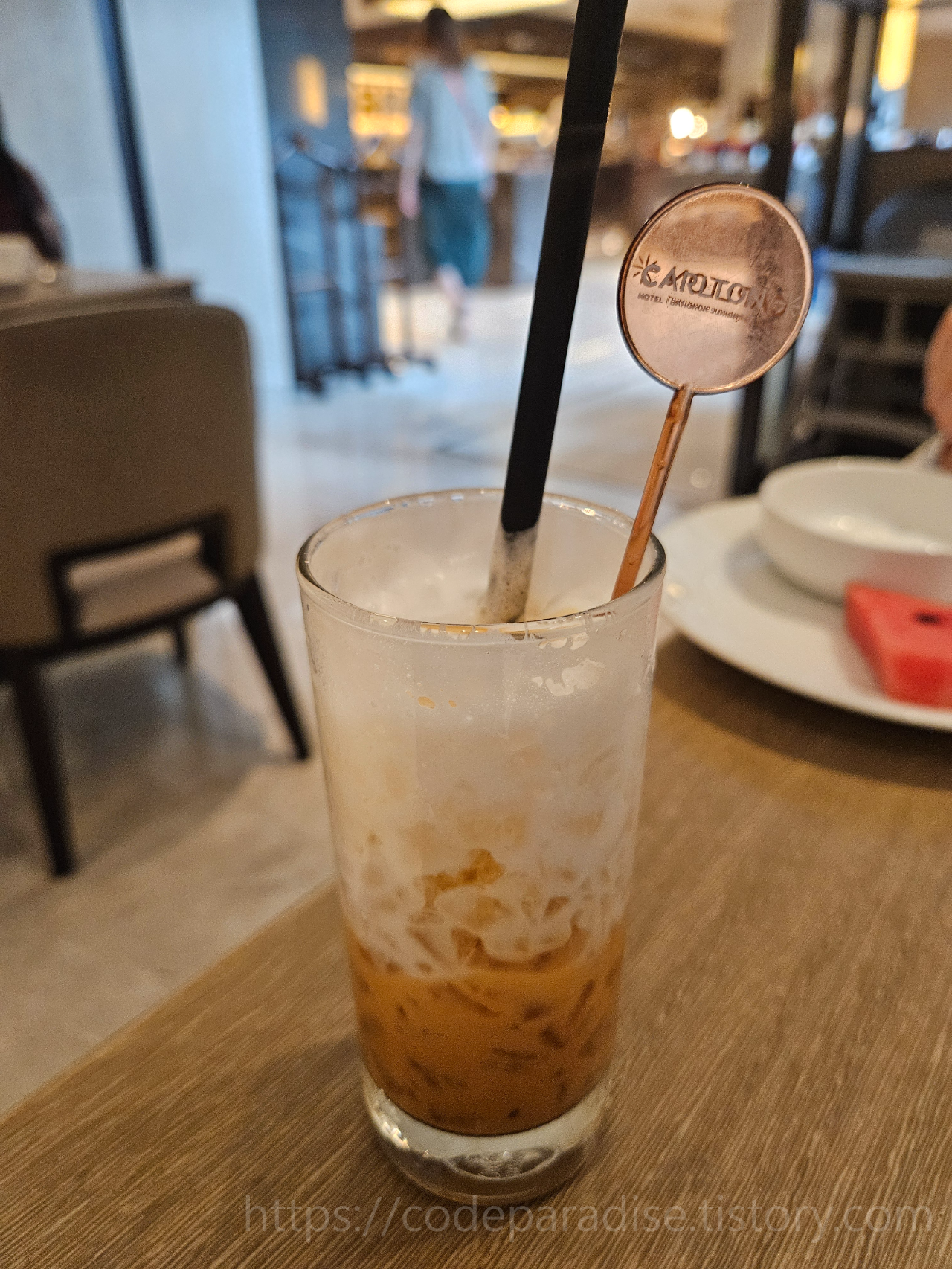 ํธํ
์ฌ์ง