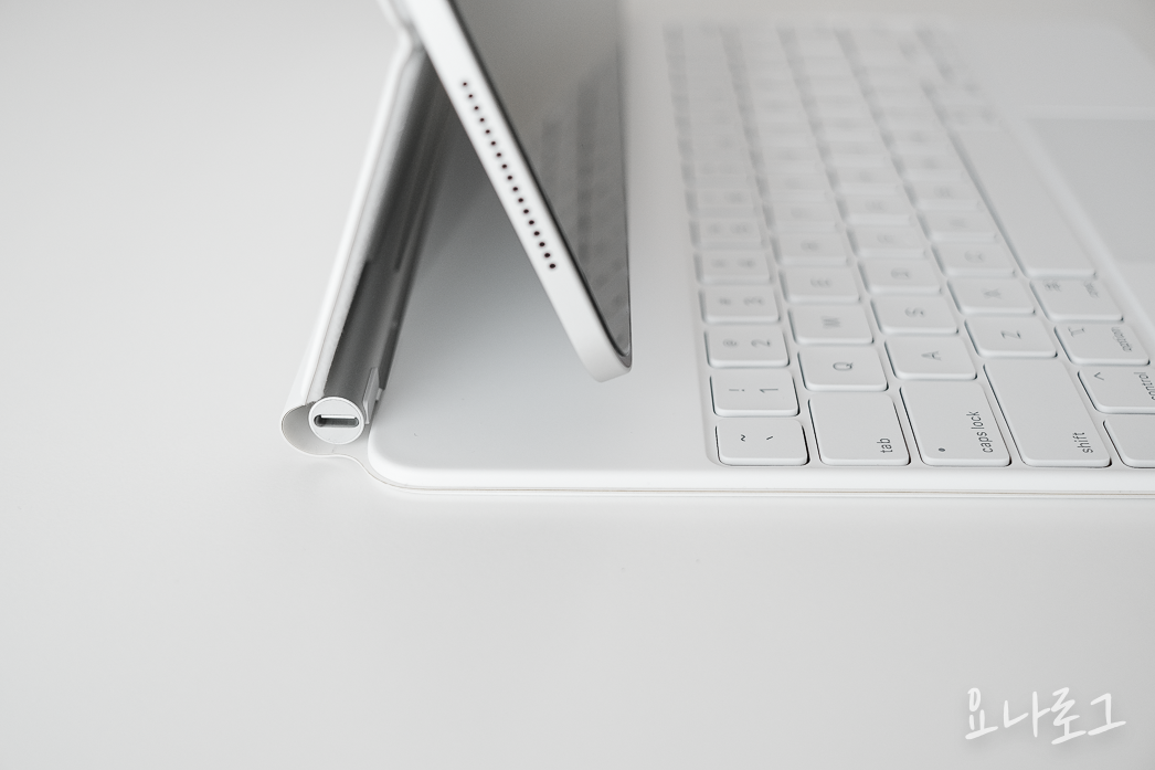 애플제품 애플리뷰 아이패드 아이패드리뷰 매직키보드 매직키보드리뷰 아이패드키보드추천 아이패드에어 아이패드프로 맥북에어 맥북 맥북프로 맥북아이패드비교 매직키보드장점 매직키보드단점 애플제품추천 아이패드추천 아이패드추천 신학기선물 대학생선물