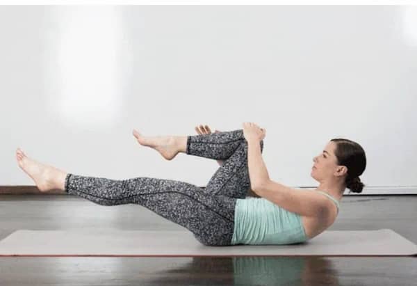 싱글 레그 스트레치(Single Leg Stretch)