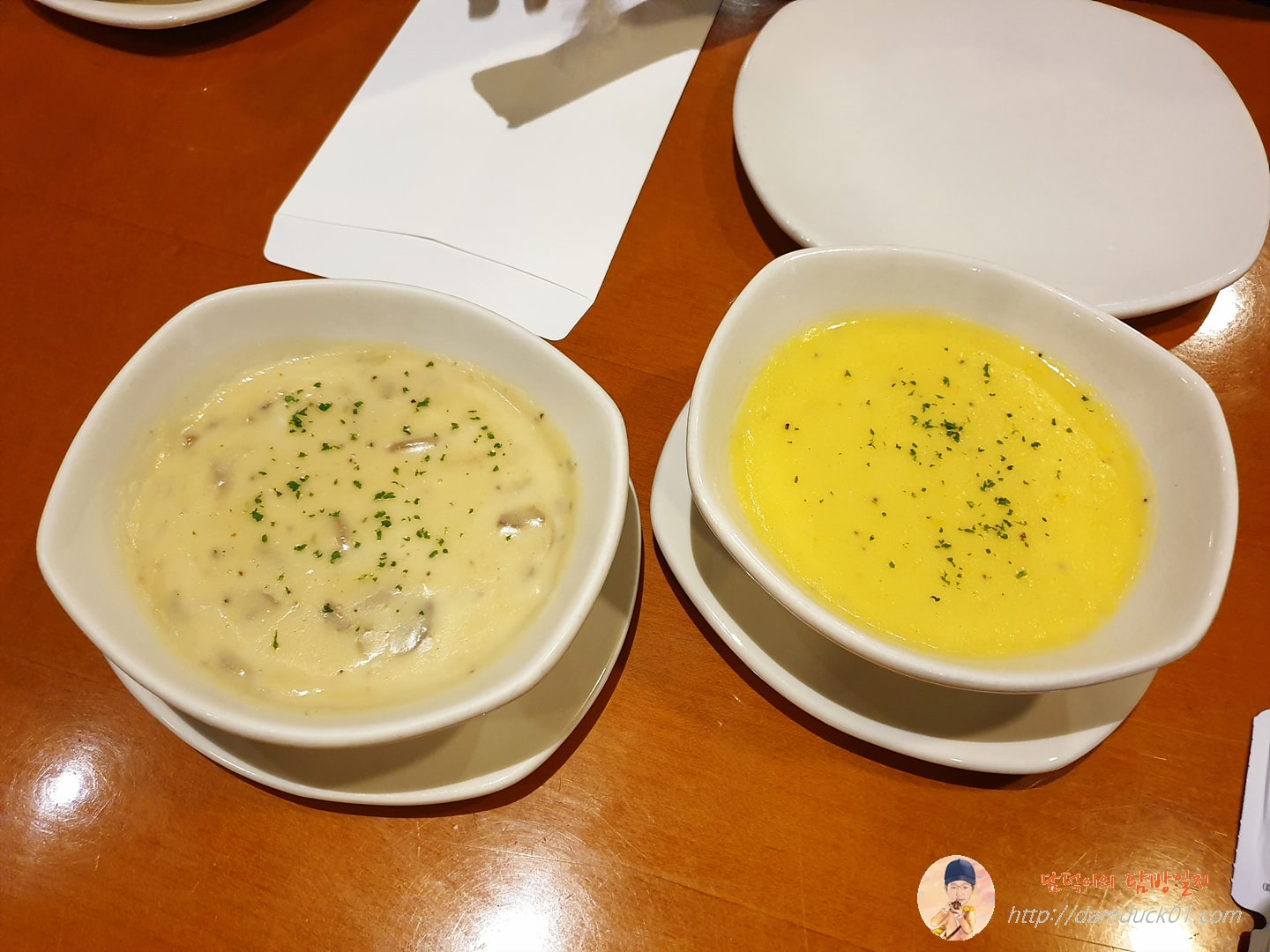 아웃백 양송이 수프와 콘 수프