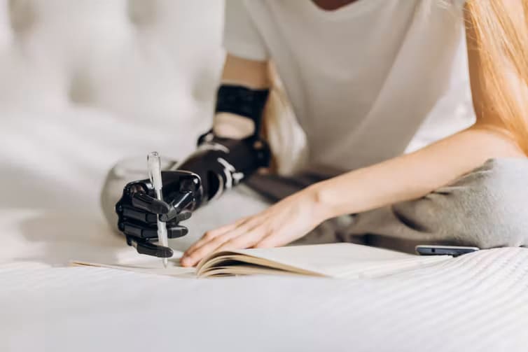 완벽할 줄 알았던 로봇이 사고 치면 어쩌나! How to investigate when a robot causes an accident &ndash; and why it&rsquo;s important that we d