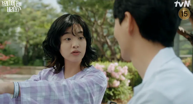 브래지어끈이내려갔다_이주영