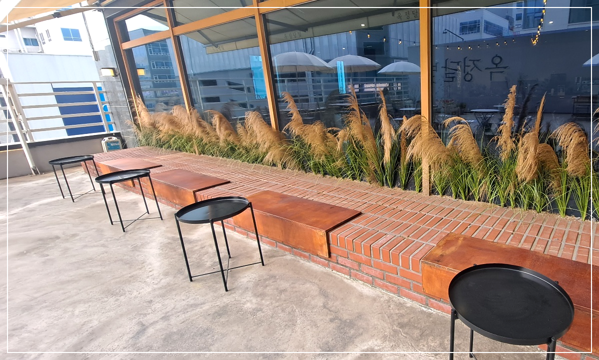 옥정달빛-야외-테라스가-있는-양주-옥정-카페