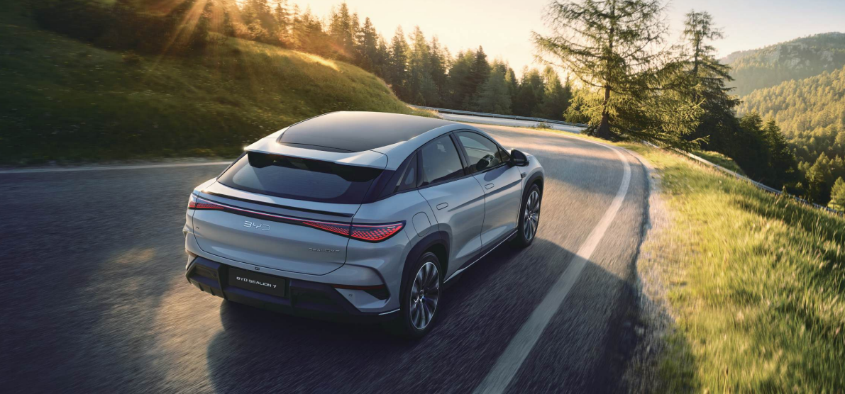 '오션 미학'이 적용된 BYD 씨라이언 후면 디자인