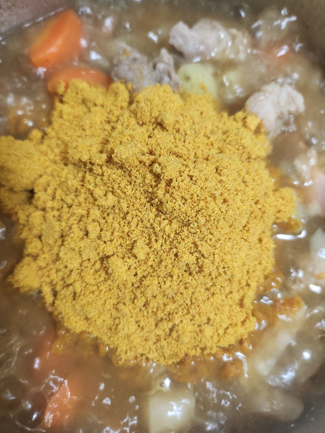 감자가-익으면-카레가루-넣음