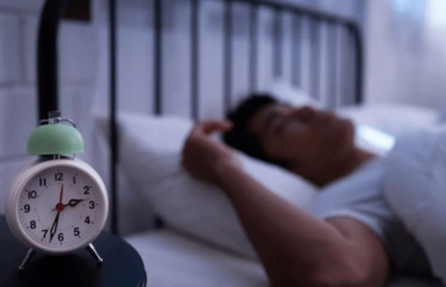 디지털 디톡스와 수면 습관 개선: 잠들기 전 2시간 스마트폰 금지 실험