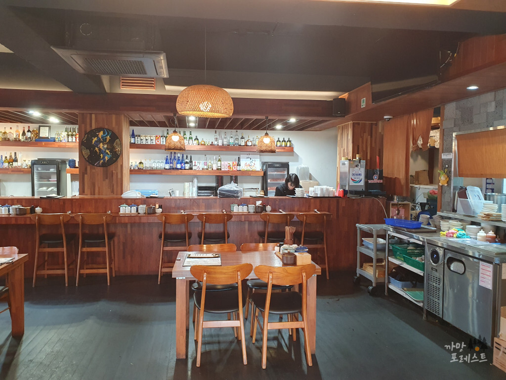 제주 유군초밥 매장 내부