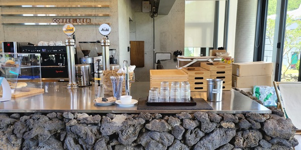 어라운드 폴리 실내 펍&amp;카페