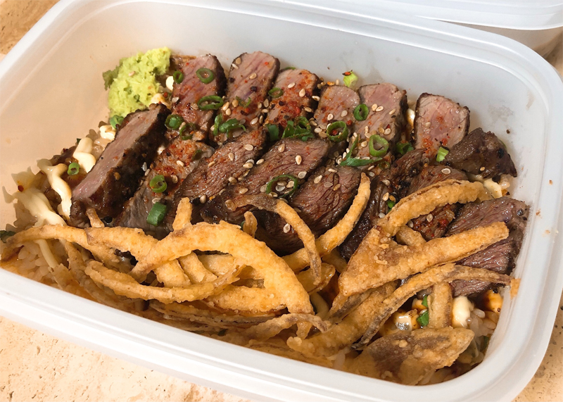 정석회관의 스테이크 덮밥