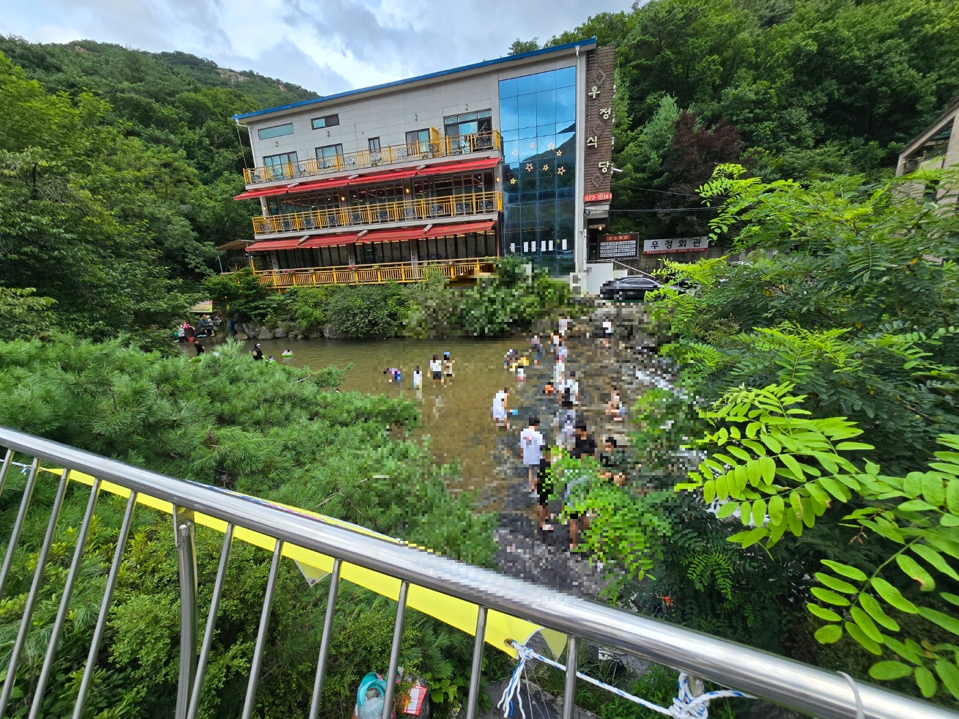 주차장옆에도 놀기 좋은 장소에요