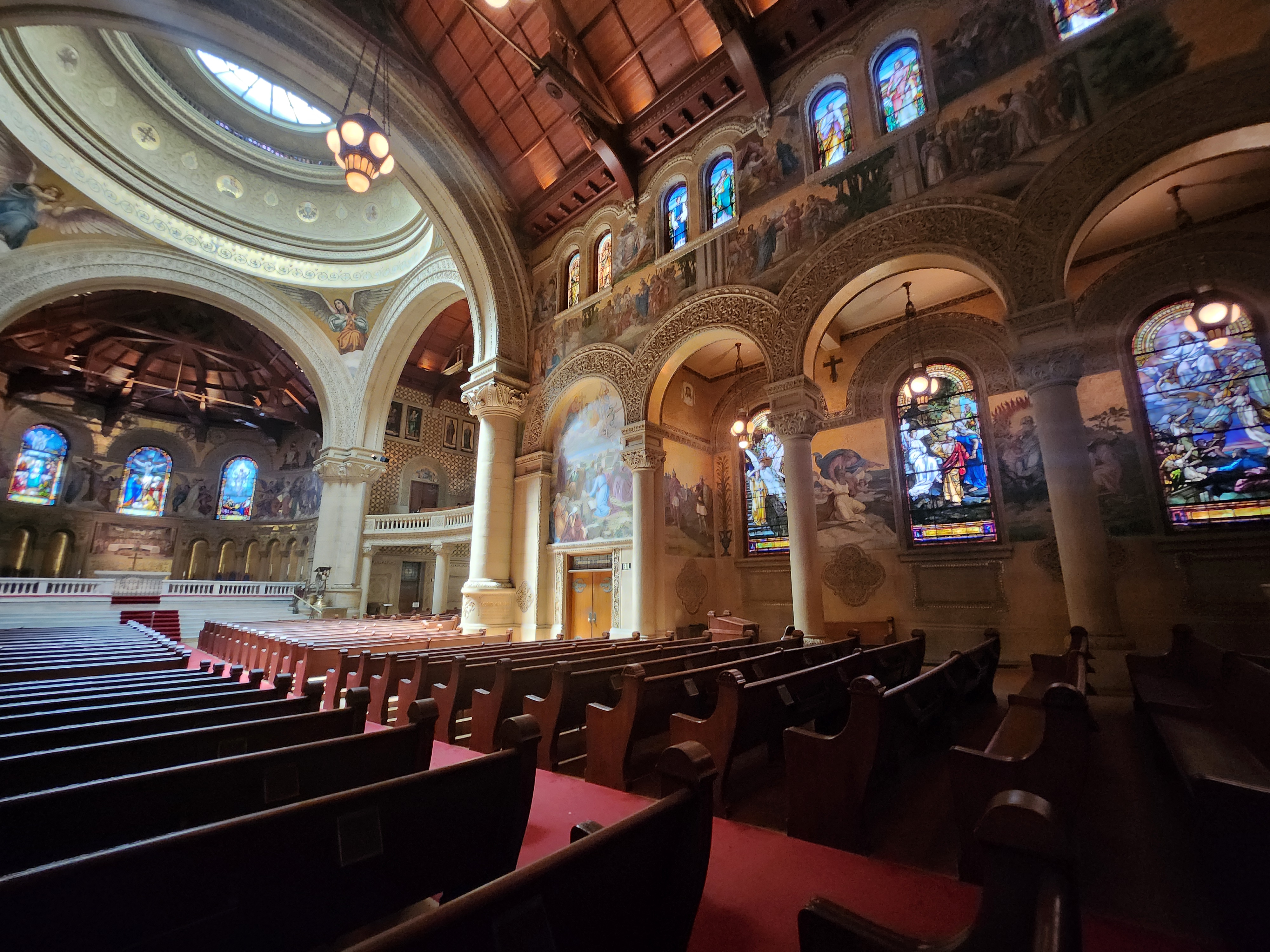 지진 후 다시 세워진 메모리얼 처치