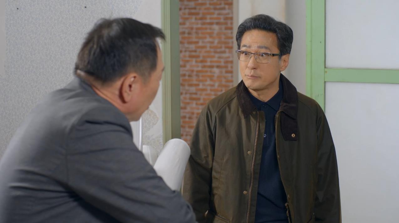 규태에게 도배를 시키는 무철