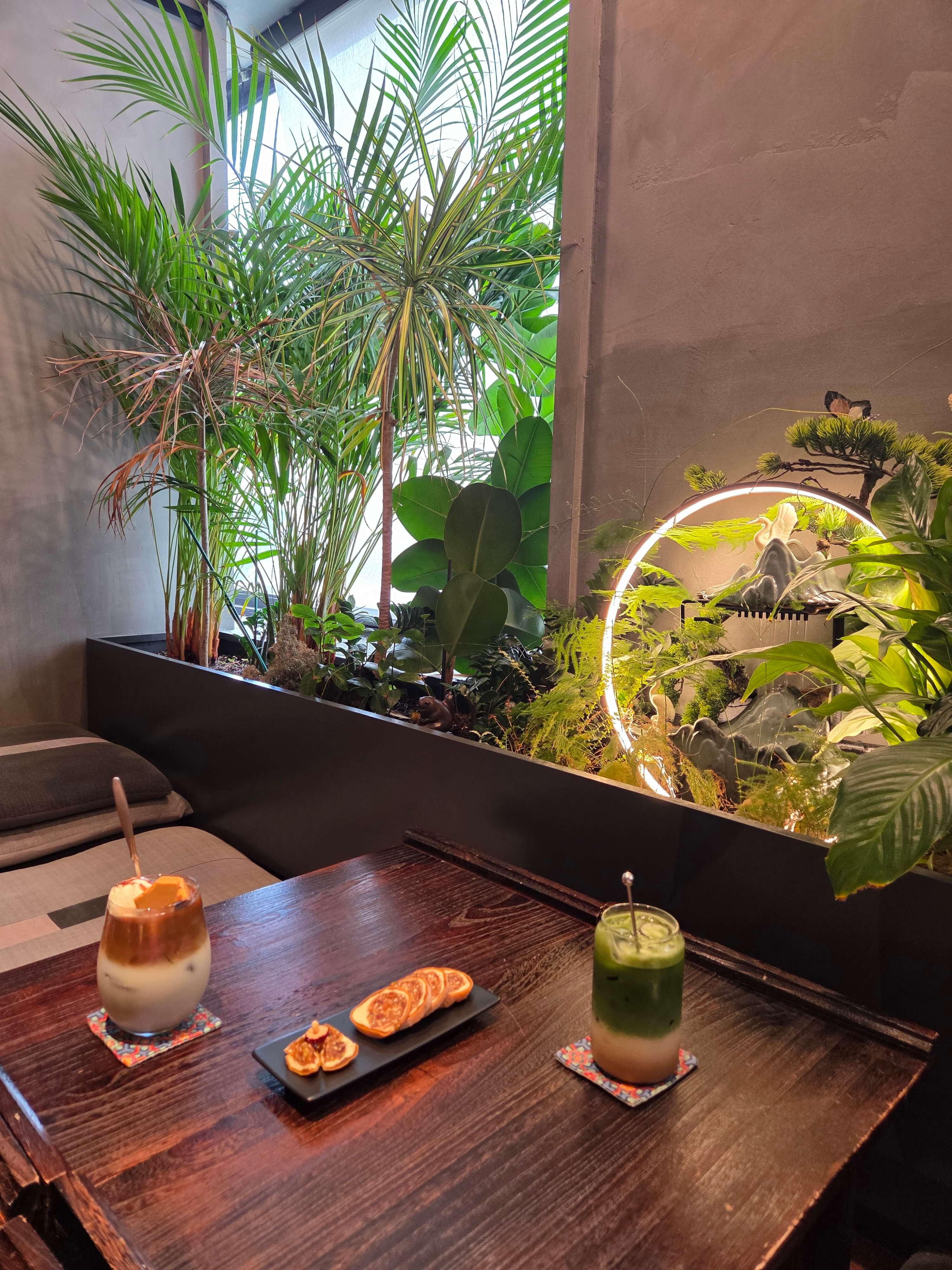 창동 티하우스 다드림에서 우리 가족이 시켜먹은 메뉴. 달고나라떼, 말차라떼, 크림치즈곶감호두말이