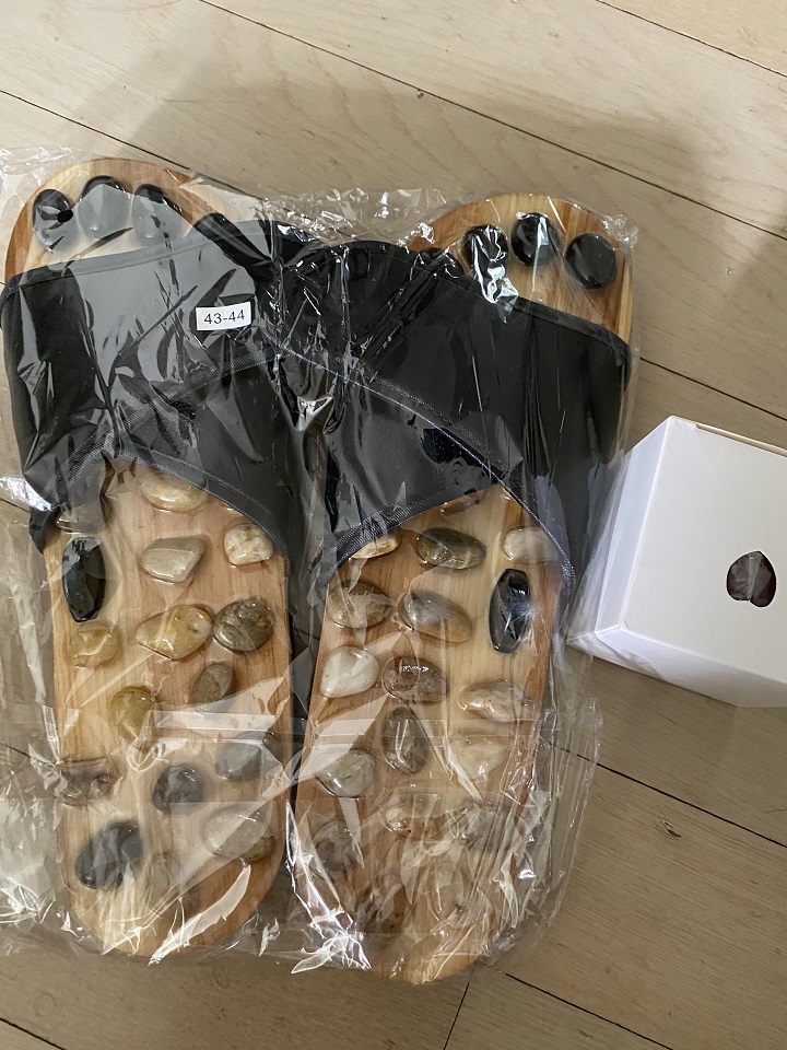 자갈-지압슬리퍼와-마사지볼