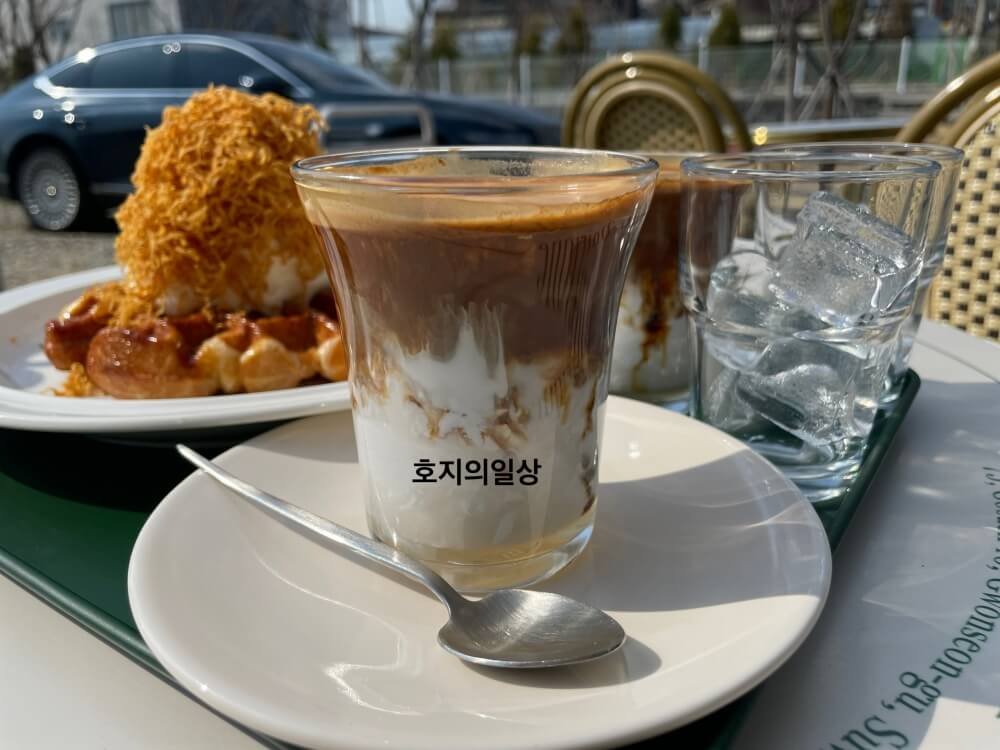 수원 고색 카페 오니리크 - 추천음료 아몬드 라떼