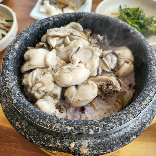 대부도 칼국수와 보리밥 '배터지는집'