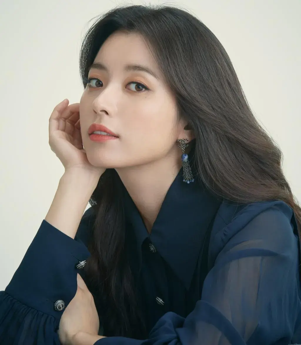 한효주 나이 프로필 키 무빙 인스타 다리 화보 동생 과거 리즈 드라마 영화 출연작 실물