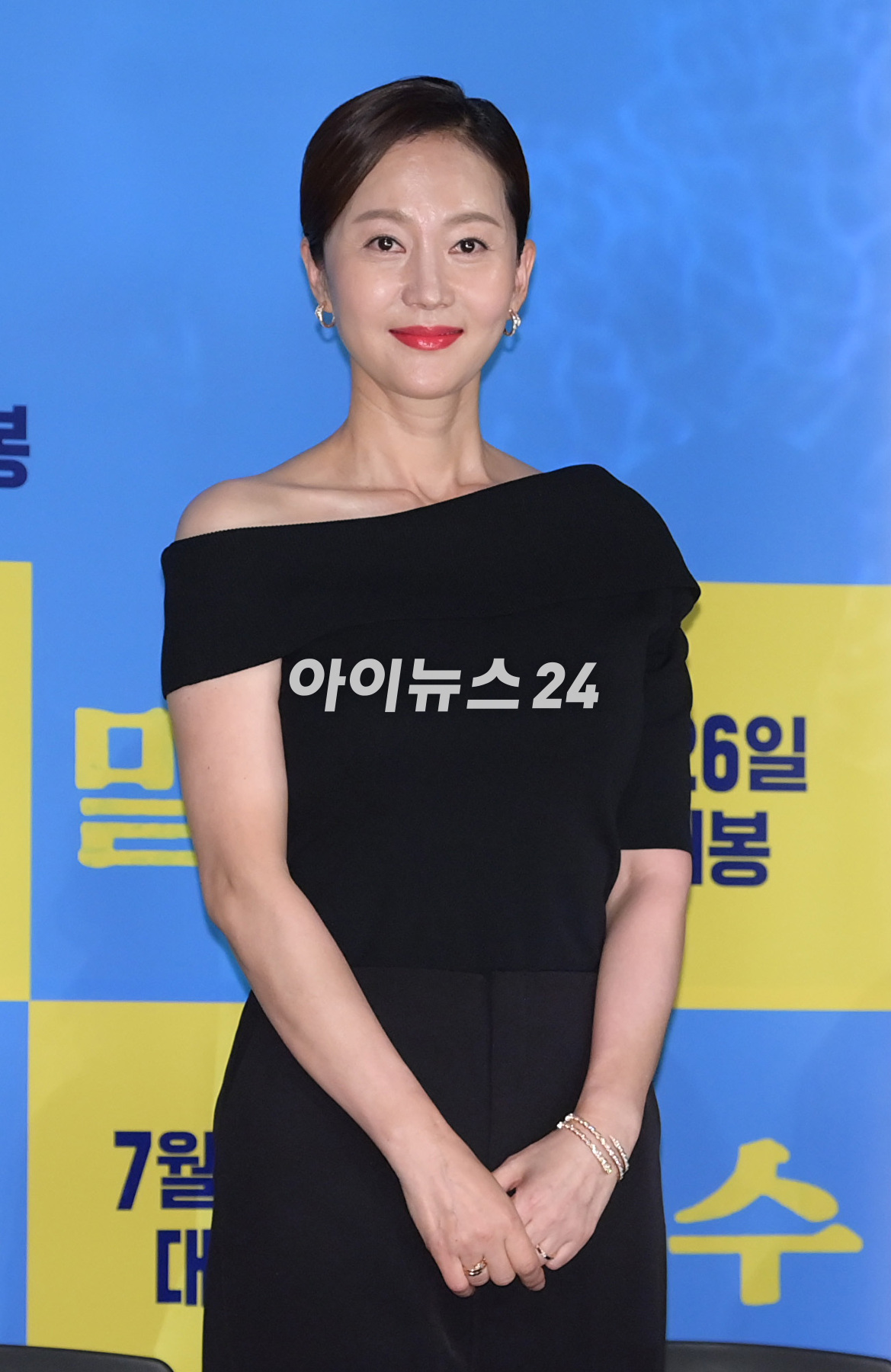 배우 염정아가 18일 오후 서울 CGV용산아이파크몰에서 열린 영화 '밀수'(감독 류승완) 언론시사회에 참석하고 있다. [사진=정소희 기자]