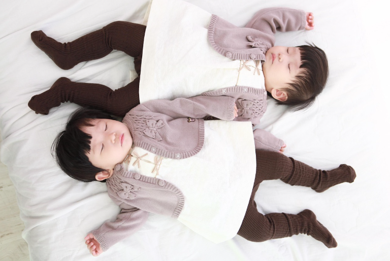 잠자는 아이 사진