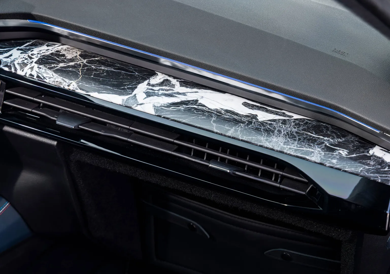 르노 라팔 프레지덴셜 차량 이미지