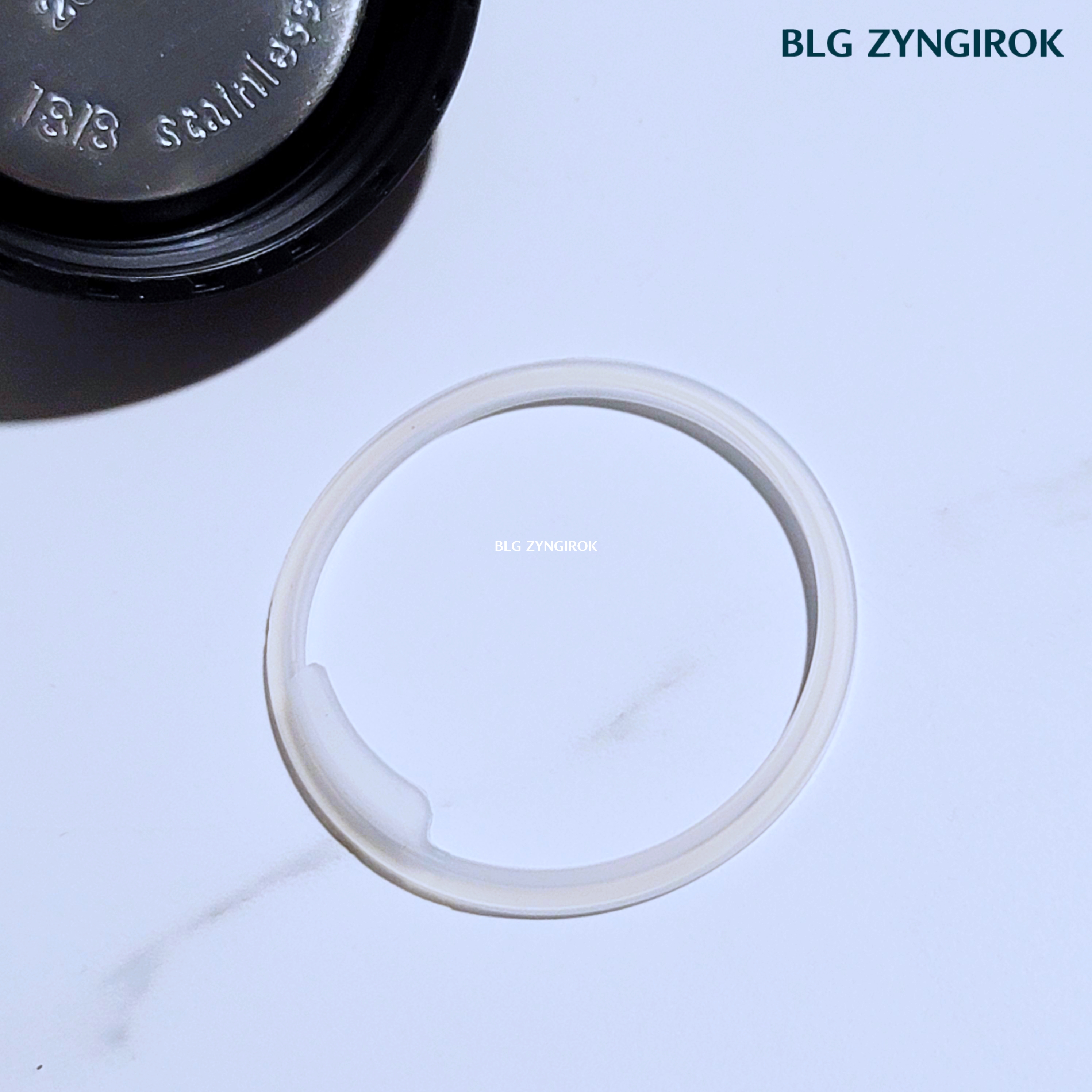 간편하게-탈착-가능한-클린켄틴-뚜껑-고무-패킹을-빼놓은-모습이다.