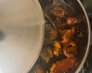 냄비 안에 족발